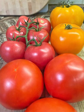 taze kırmızı ve yeşil domatesler