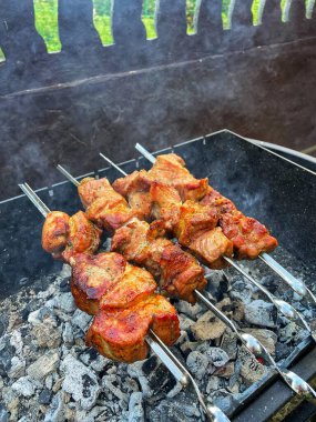Şişte ızgara tavuk.