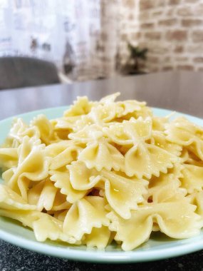 Peynirli ve maydanozlu İtalyan makarnası.