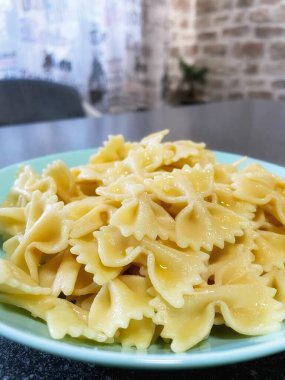 etli ve sebzeli makarna