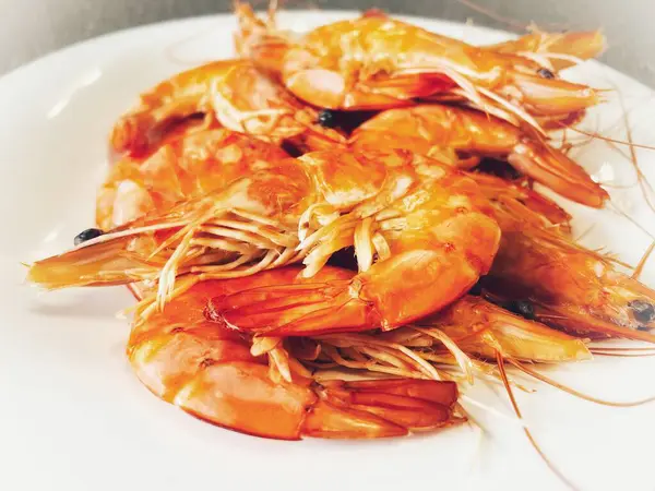 İştah açıcı kral karidesleri, karides, deniz ürünleri.