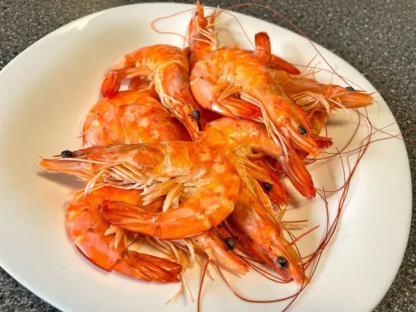 İştah açıcı kral karidesleri, karides, deniz ürünleri.