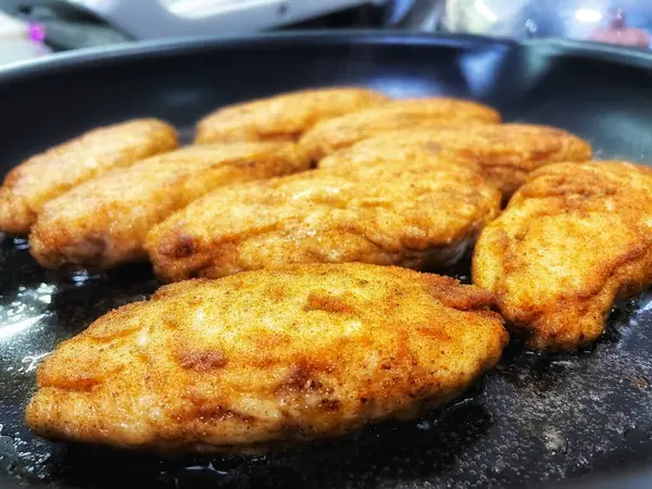 Tavada kızartılmış et, et tabağı, köfte, yağ...