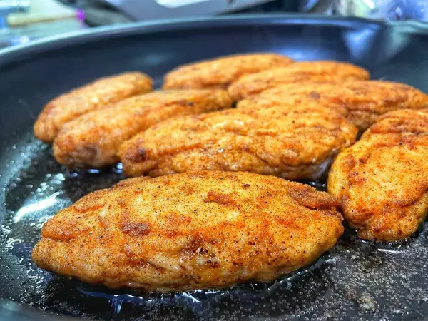 Tavada kızartılmış et, et tabağı, köfte, yağ...