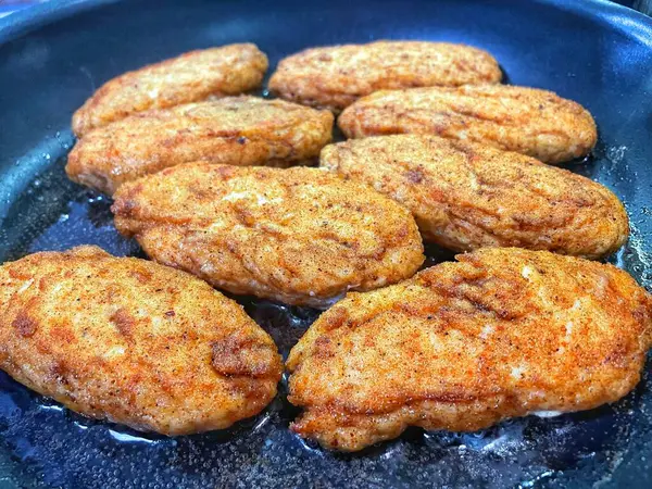 Tavada kızartılmış et, et tabağı, köfte, yağ...