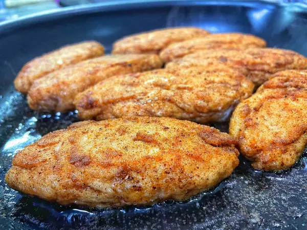 Tavada kızartılmış et, et tabağı, köfte, yağ...