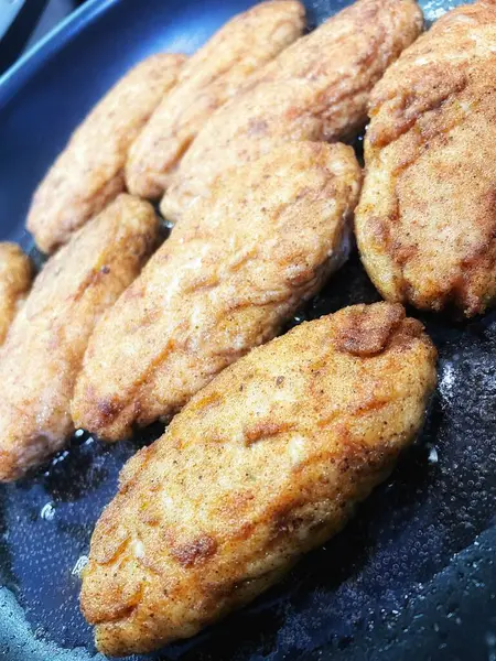 Tavada kızartılmış et, et tabağı, köfte, yağ...