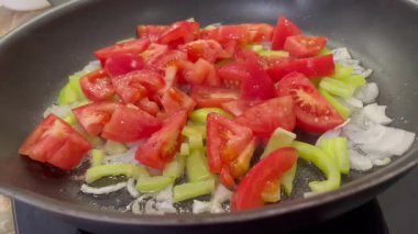 Sebze ve baharat pişirme