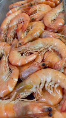 Lezzetli taze karides, kral karidesler, deniz ürünleri, sağlıklı yiyecekler, protein.