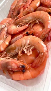 Lezzetli taze karides, kral karidesler, deniz ürünleri, sağlıklı yiyecekler, protein.