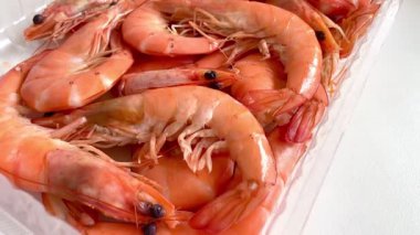 Lezzetli taze karides, kral karidesler, deniz ürünleri, sağlıklı yiyecekler, protein.