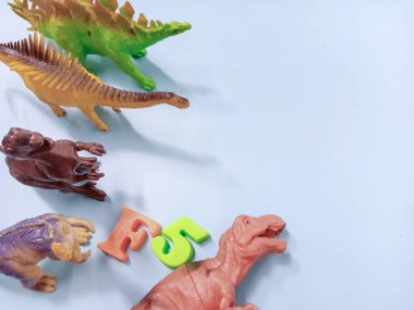 Bir grup plastik oyuncak dinozor. Kid Dino Oyuncakları Arkaplan Kavramı