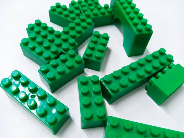 Close Verde Brinquedos Educativos Tijolos Blocos Isolados Fundo Branco — Fotografia de Stock