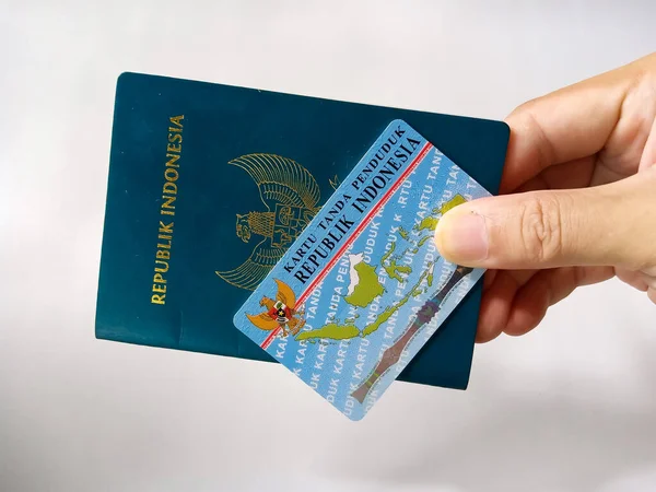사람의 카드를 인도네시아의 인도네시아의 신분증 — 스톡 사진