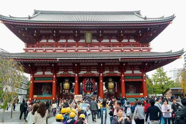 Pontianak 2015 Nov Tourrists Walk Nakamise Dori Sensoji Shrine Накамисе — стоковое фото