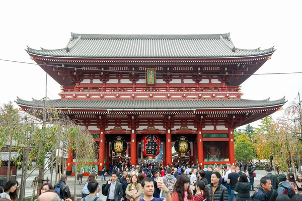 Pontianak 2015 Nov Tourrists Walk Nakamise Dori Sensoji Shrine Накамисе — стоковое фото