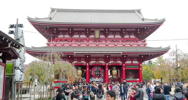 Pontianak 2015 Nov Los Turistas Caminan Nakamise Dori Santuario Sensoji — Foto de Stock