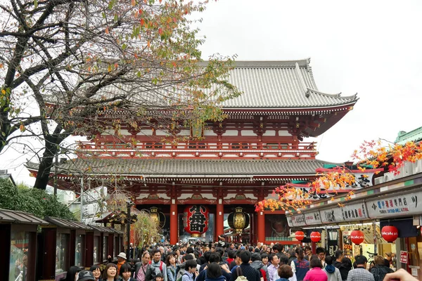 Pontianak 2015 Nov Los Turistas Caminan Nakamise Dori Santuario Sensoji — Foto de Stock