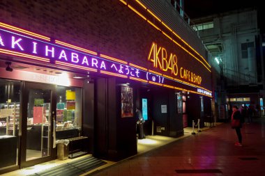 Pontianak 2015 Kasım 20, AKB48 OFFICIAL CAFE & shop Akihabara Electric Town 'da bulunan AKB48-Japonya' nın en popüler kız grubu