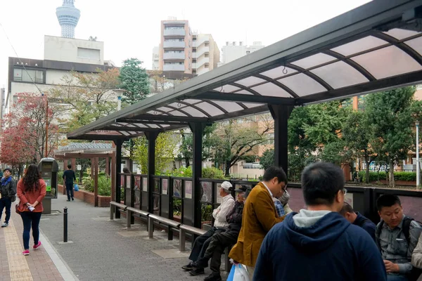 Pontianak 2015 Kasım Japonya Otobüs Durağında Insanlar Otobüs Bekliyor — Stok fotoğraf