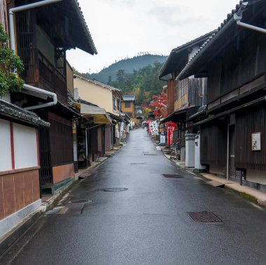 Japonya 2015 Kasım 22, Momijidani Park 'a yakın bir mağaza. Park, Mt. Misen, Momijidani Nehri kıyısında, Miyajima 'daki Itsukushima Tapınağı' nın arkasında.