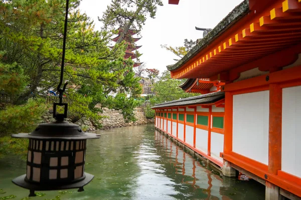 Japonya 2015 Kasım 22, Japonya yüzen tapınakta. Hiroşima Miyajima 'daki Itsukushima Yüzen Tapınağı