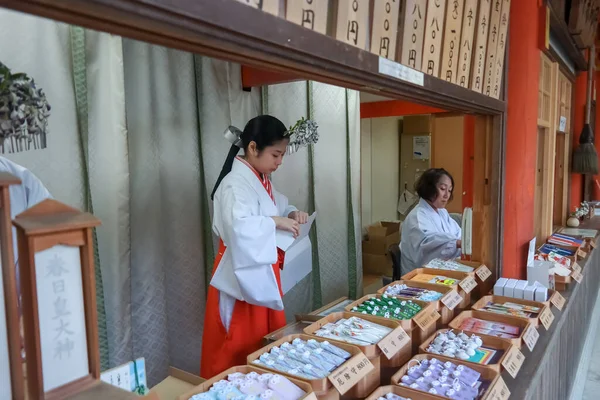 Nov 2015 Japón Tiendas Recuerdos Para Tratar Encontrar Suerte Templo —  Fotos de Stock