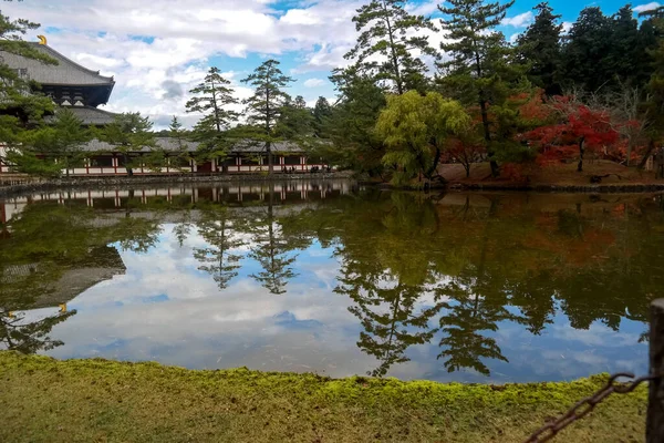 Japonsko 2015 Listopadu Krajina Rybník Chrámu Todaiji Nara Japonsko Nádherný — Stock fotografie