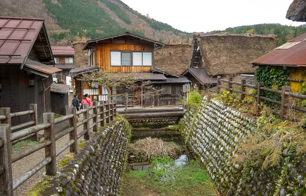 Japonsko 2015 Listopadu Farmářské Domy Unikátní Doškovou Střechou Pod Modrou — Stock fotografie