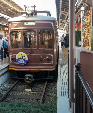 Kyoto 2015 19 Kasım, Arashiyama treni Shijo Omiya İstasyonu, Shijo Omiya İstasyonu Eski Klasik Tren