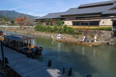 Kyoto 2015 19 Kasım, Togetsukyo Köprüsü yakınlarındaki Katsura Nehri Arashiyama Bölgesi Kyoto