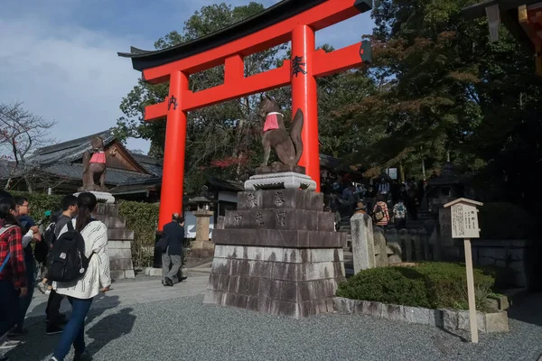 Giappone 2015 Nov Gigantesco Cancello Torii Fronte Fushimi Inari Taisha — Foto Stock