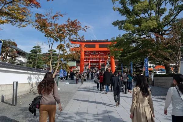 Ιαπωνία 2015 Νοέμβριος Μια Γιγαντιαία Πύλη Torii Μπροστά Από Fushimi — Φωτογραφία Αρχείου