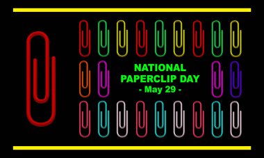 29 Mayıs 'taki ULUSAL PAPERCLIP Günü' nü anmak için ortaya kalın metin yerleştirilmiş birkaç renkli ataç ve büyük bir kırmızı ataç.