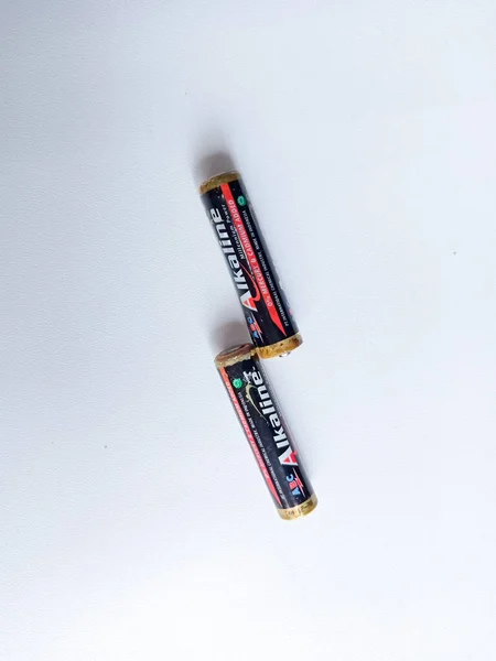 Pontianak 2022 Jan Batterie Alcaline Usate Fondo Giallo Riciclaggio Batterie — Foto Stock