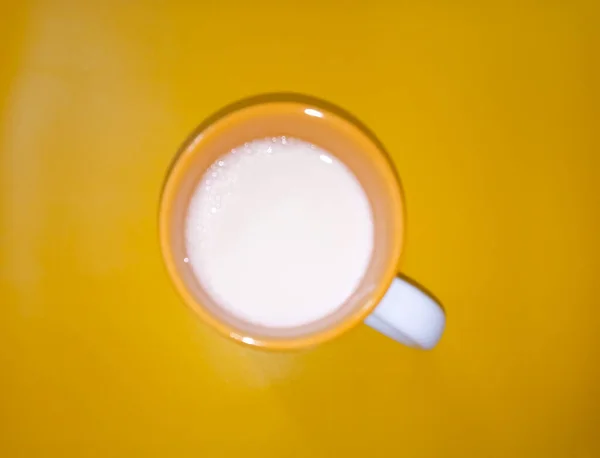 Top View Γάλα Σόγιας Γυαλί Κίτρινο Φόντο — Φωτογραφία Αρχείου