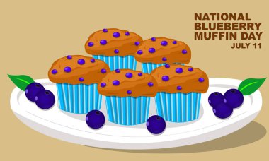 11 Temmuz Ulusal Yabanmersinli Çörek Günü anısına yaban mersini garnitürlü porselen tabakta beş yabanmersinli kek.