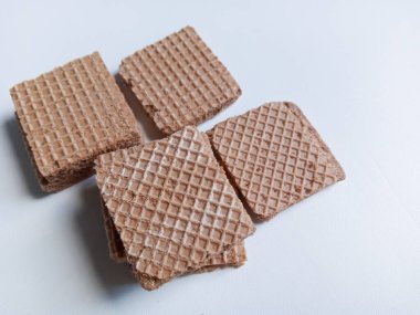 Beyaz arkaplan ve kopyalama alanı ile düzenlenmiş bisküviler