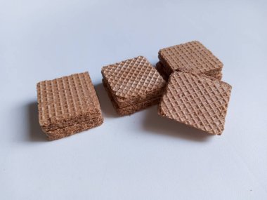 Beyaz arkaplan ve kopyalama alanı ile düzenlenmiş bisküviler