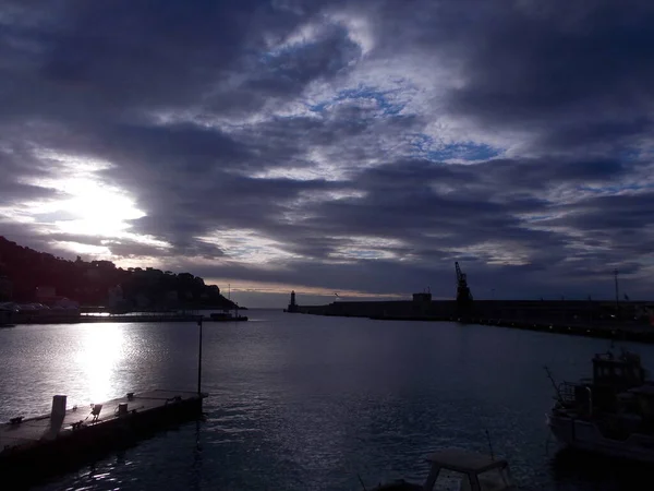 Gemisi olan güzel bir manzara