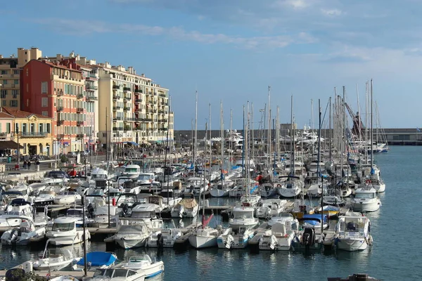 モナコの港は晴れた日には — ストック写真