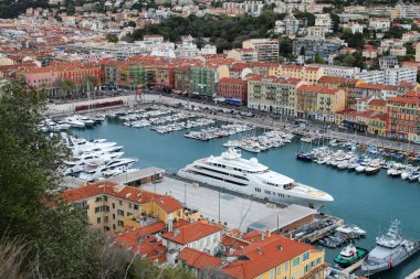Foto tomada desde la altura del puerto deportivo de la ciudad de Niza