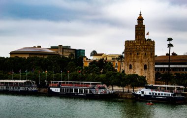 Un paseo por algunos de los lugares y monumentos mas iconicos de Sevilla