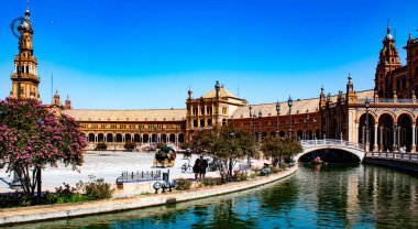 Un paseo por algunos de los lugares y monumentos mas iconicos de Sevilla