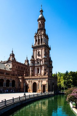 Un paseo por algunos de los lugares y monumentos mas iconicos de Sevilla
