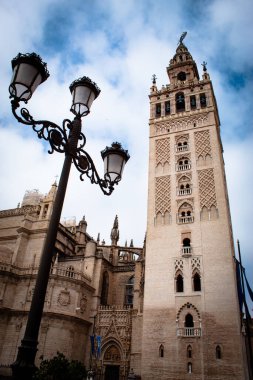 Un paseo por algunos de los lugares y monumentos mas iconicos de Sevilla