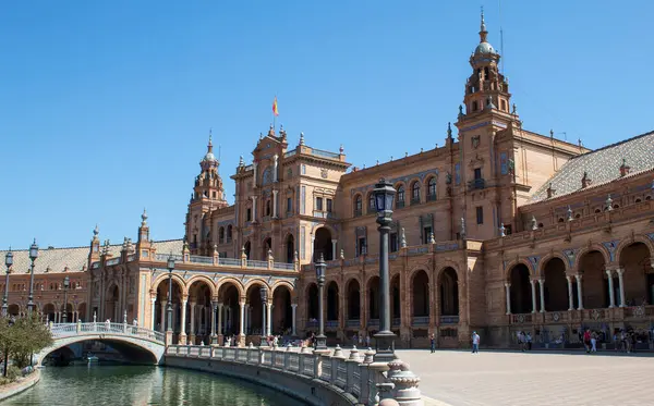 Un paseo por algunos de los lugares y monumentos mas iconicos de Sevilla