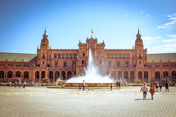 Un paseo por algunos de los lugares y monumentos mas iconicos de Sevilla