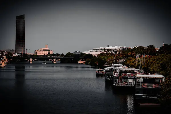 Un paseo por algunos de los lugares y monumentos mas iconicos de Sevilla