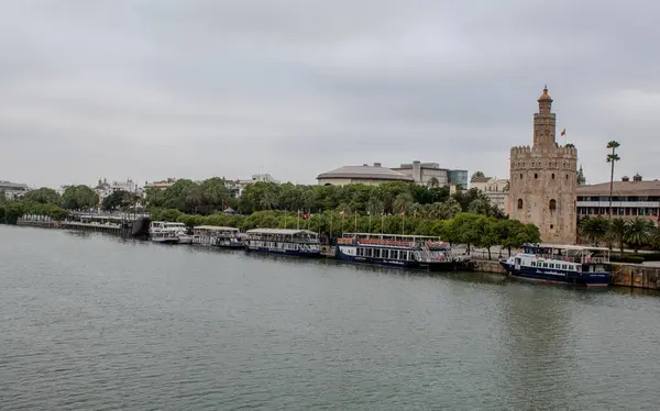 Un paseo por algunos de los lugares y monumentos mas iconicos de Sevilla
